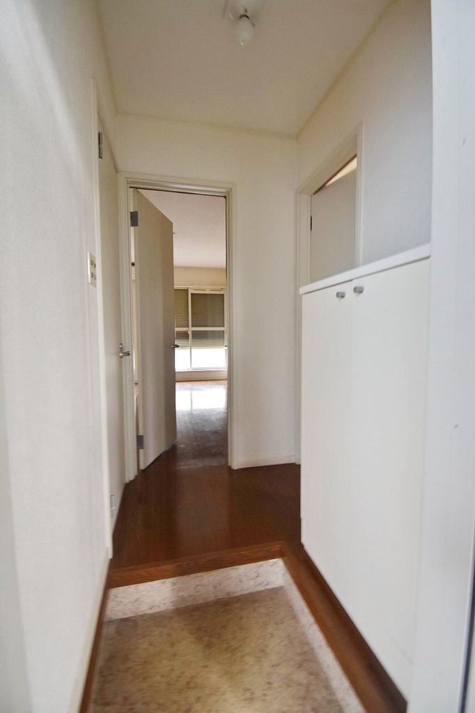 玄関　玄関ホールあります