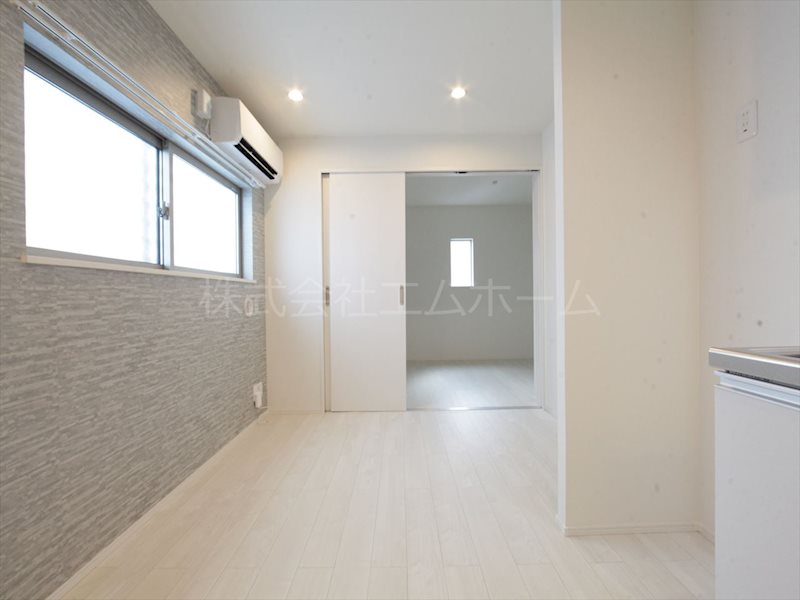 居室・リビング　DK6.1帖　洋室4.1帖とつなげても仕切っても使えます