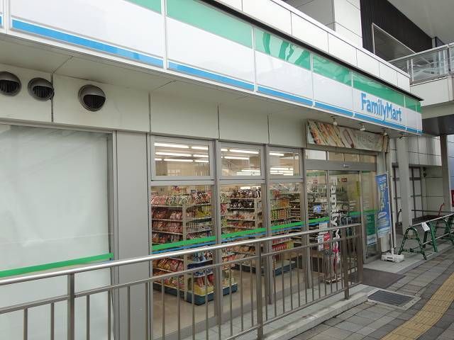 コンビニ　ファミリーマート名鉄鳴海駅店（コンビニ）まで220m