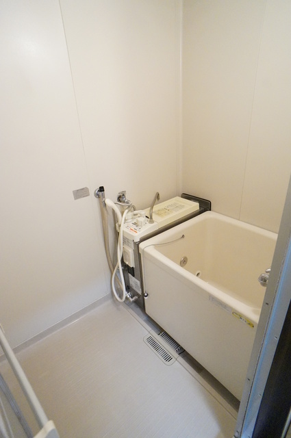 バス・シャワールーム　バストイレ別なのでゆったり癒しのバスタイムを満喫できますね♪