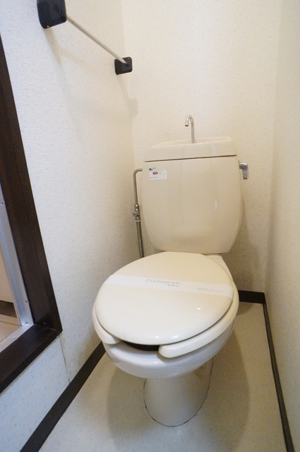 トイレ　白を基調とした空間で清潔感のあるトイレです♪