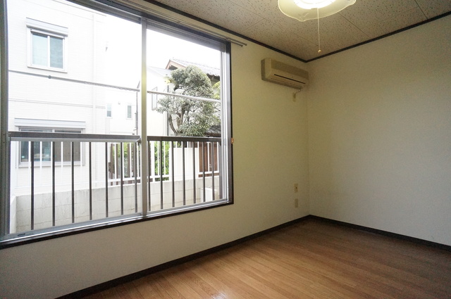 居室・リビング　明るい雰囲気で暮らしやすい！優しい質感の室内がオススメ☆