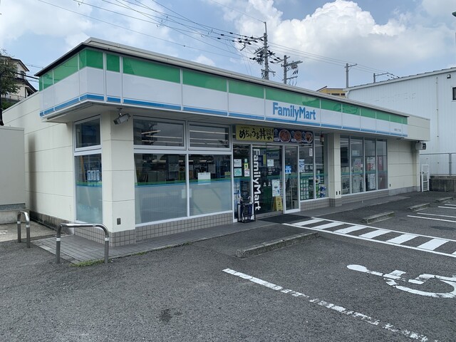 コンビニ　ファミリーマート伏屋町三丁目店（コンビニ）まで812m