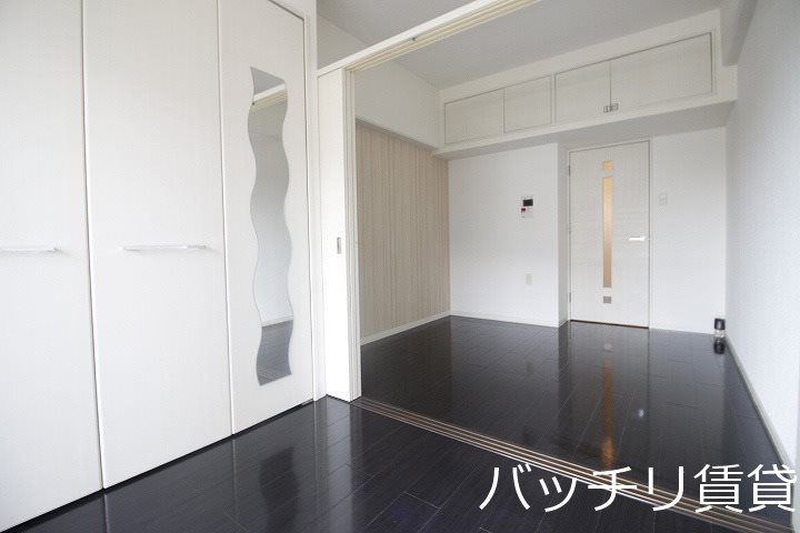 居室・リビング　写真は別号室の為、現状優先になります。