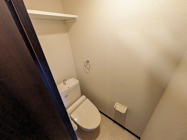 トイレ　ウォシュレット付き