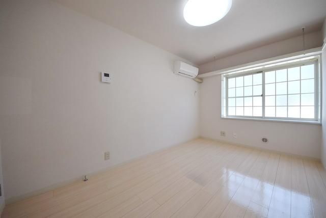 その他部屋・スペース　出窓の洋室です