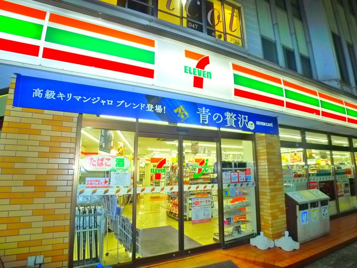 コンビニ　セブンイレブン（コンビニ）まで440m