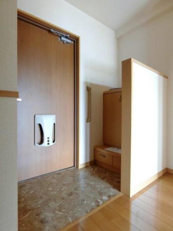 玄関　図面と現状に相違がある場合には現状を優先