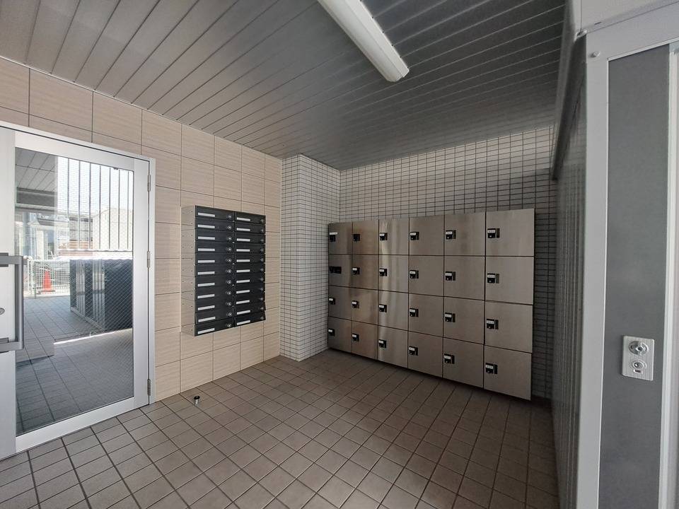 エントランス　宅配ボックス