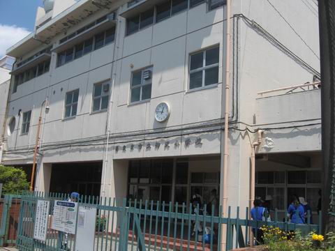 小学校　西東京市立柳沢小学校（小学校）まで547m