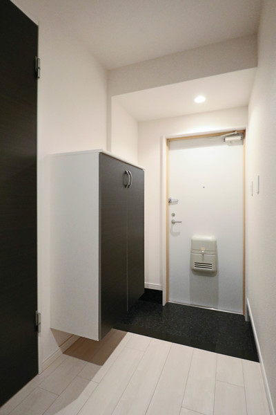 玄関　同じ建物の別なお部屋