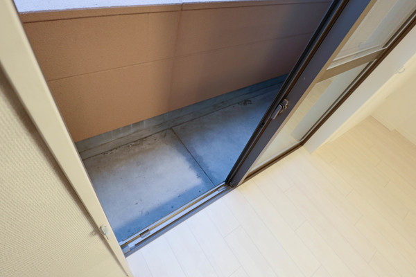 バルコニー　同じ建物の別なお部屋