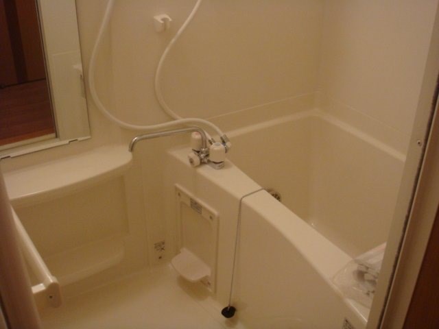 バス・シャワールーム　追い焚き・浴室乾燥完備の綺麗な浴室♪