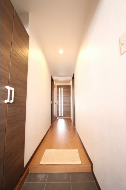 玄関　リノベーション後の別部屋写真使用