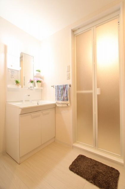 洗面設備　リノベーション後の別部屋写真使用