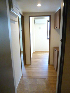 玄関　明るい室内です