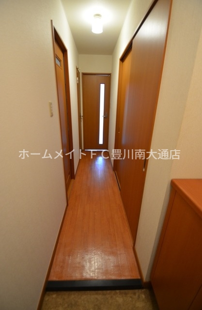 玄関　同型別部屋写真