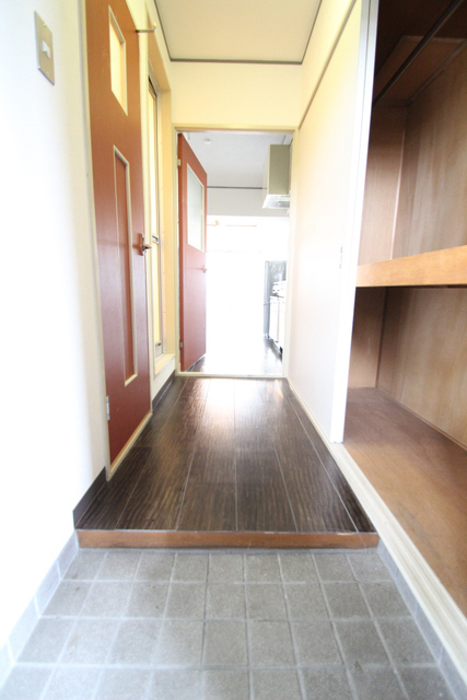 玄関　※他部屋の画像です