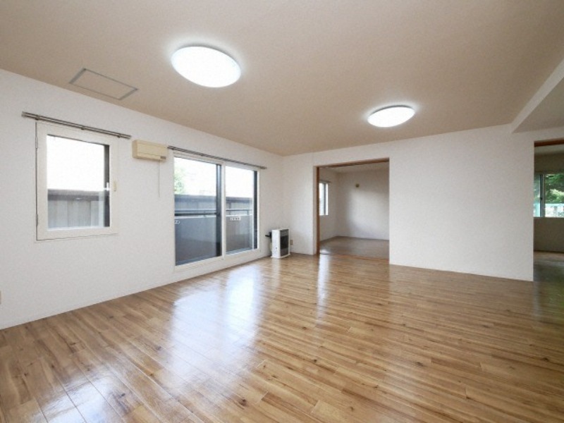 居室・リビング　南向きで日当たり良好♪