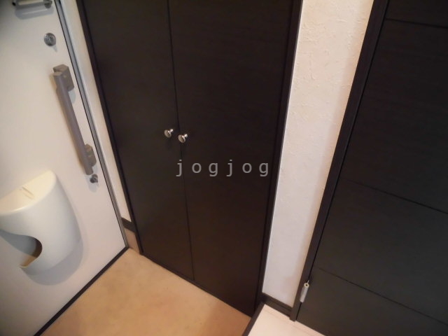 セキュリティ　玄関横　収納