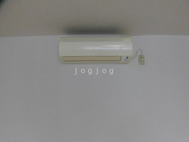 その他設備　居間　エアコン