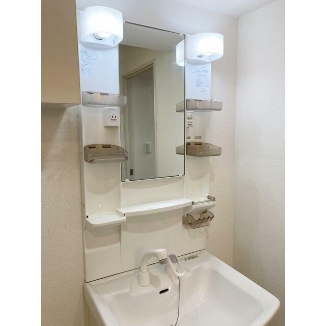洗面設備　※同仕様写真含む