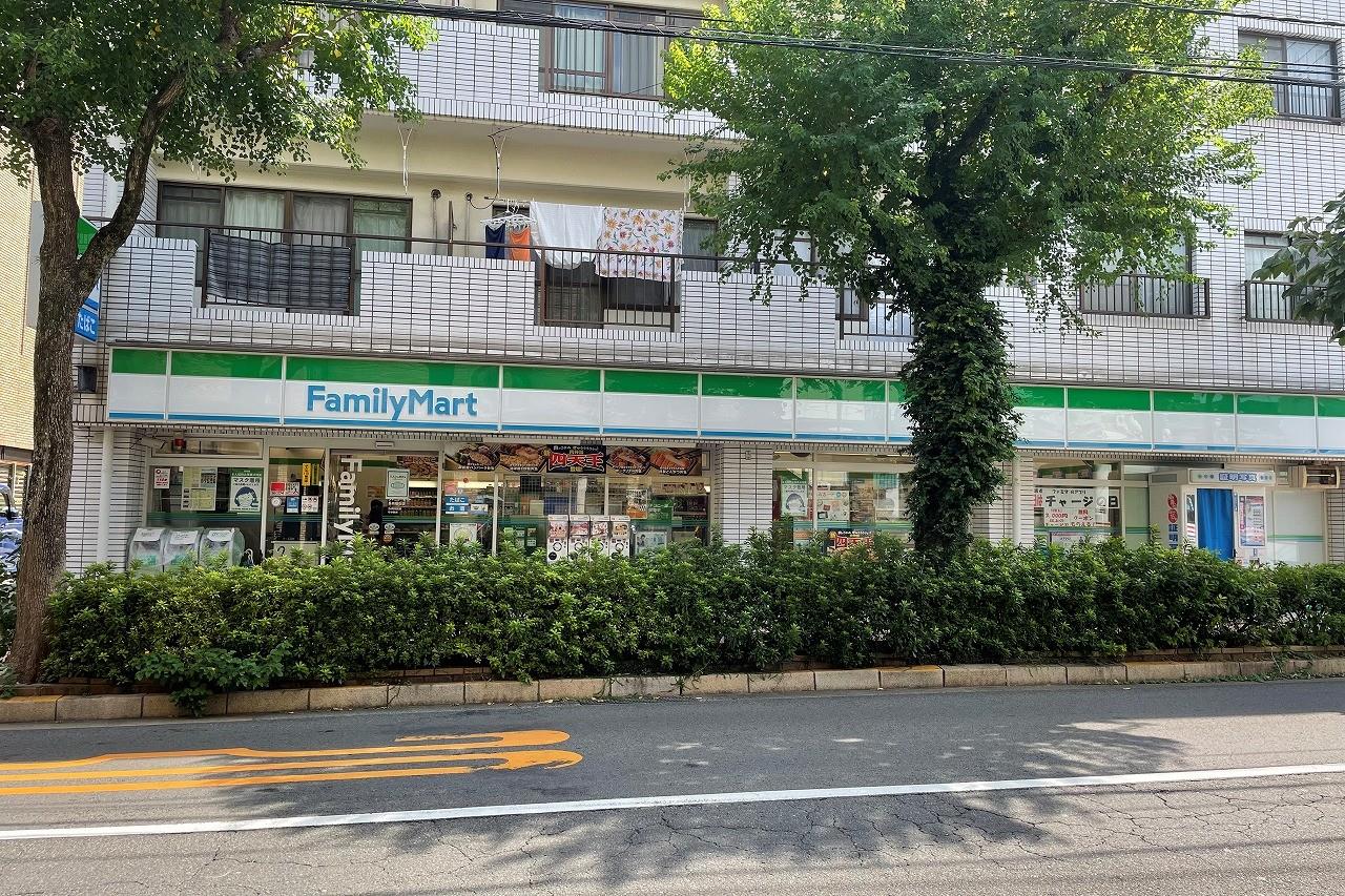 コンビニ　ファミリーマート長崎稲佐店（コンビニ）まで675m
