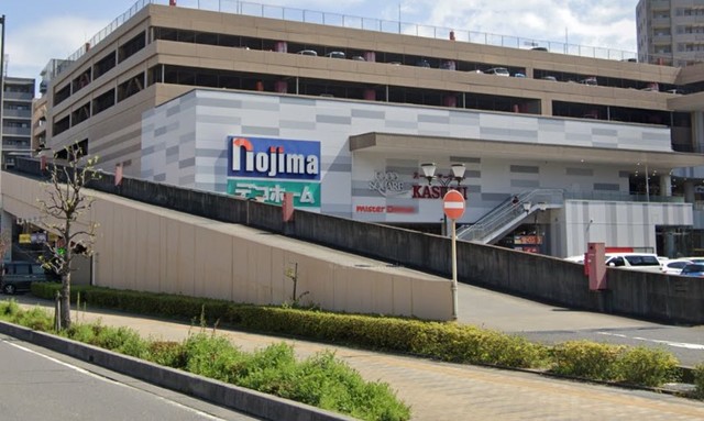 スーパー　カスミフードスクエア八潮駅前店（スーパー）まで895m