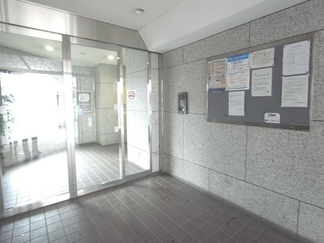 エントランス　綺麗なエントランスですね！