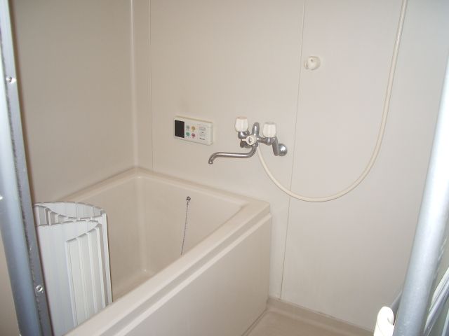 バス・シャワールーム　追い焚き機能付きで快適ですよ。