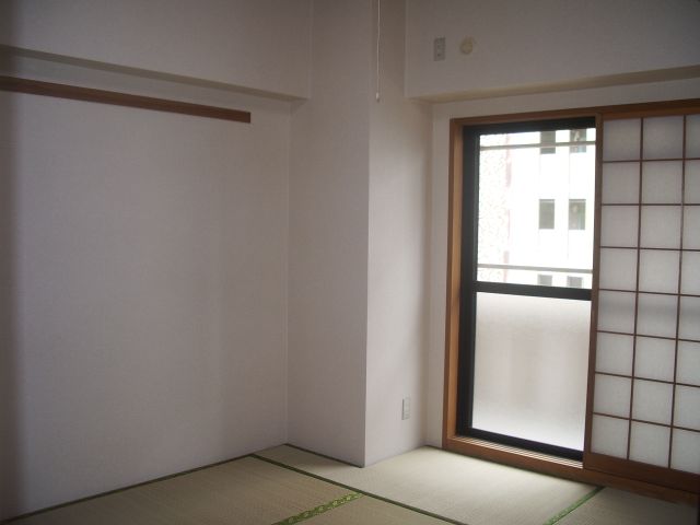 その他部屋・スペース　南向きの温かみのある和室です。