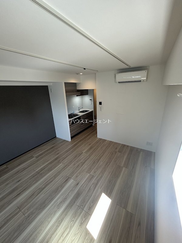 居室・リビング　リビングです。※参考写真は別号室です。