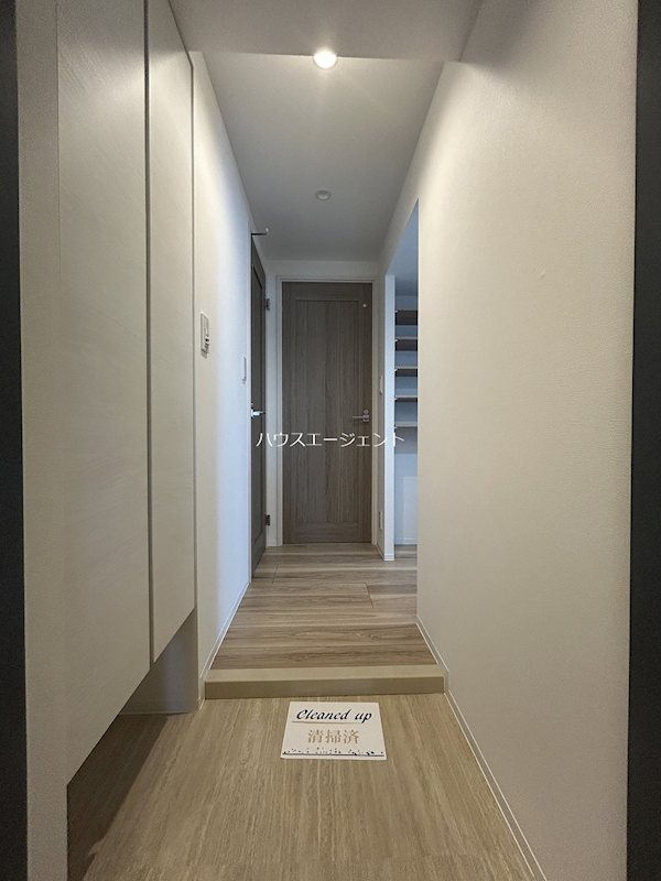 玄関　玄関です。※参考写真は別号室です。