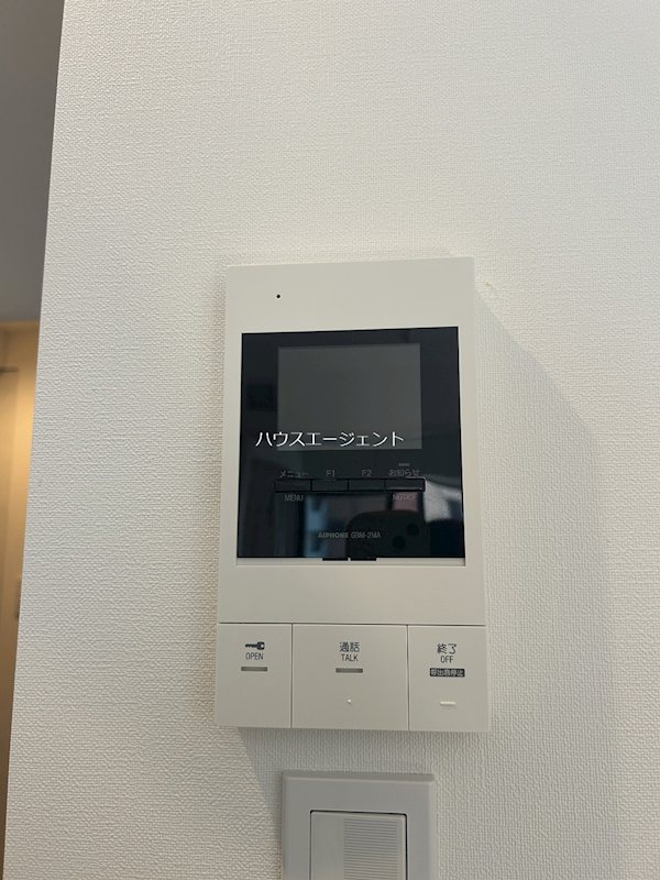 セキュリティ　モニター付きインターホンです。※参考写真は別号室です。