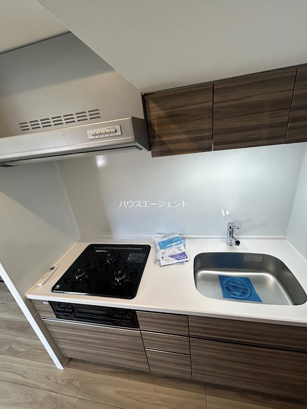 キッチン　ガスコンロ設置済みです。※参考写真は別号室です。
