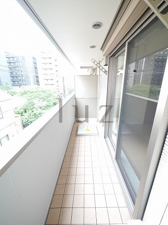 バルコニー　南面の明るいバルコニーです。