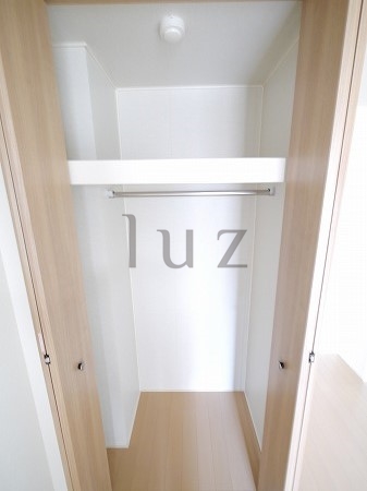 収納　パイプハンガー付きクローゼット完備！