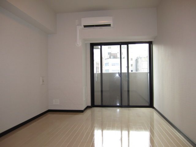 居室・リビング　広々洋室８．９帖。