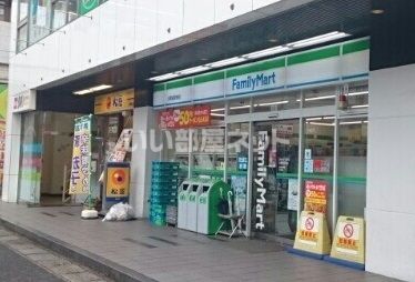 コンビニ　ファミリーマート北朝霞駅東店（コンビニ）まで413m