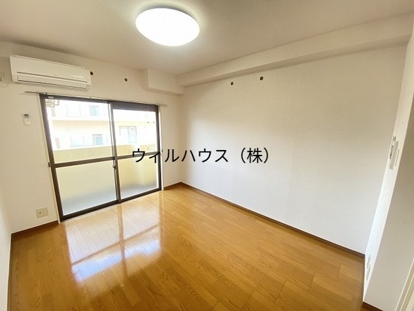 居室・リビング　広々とした洋室！