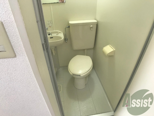 トイレ　ユニットバス。トイレ掃除が楽そうですね。