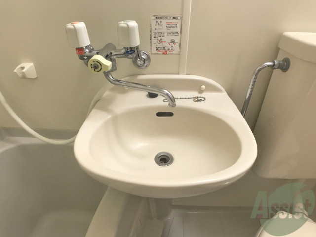 洗面設備　洗面台は浴室にあります。掃除がしやすそうですね。