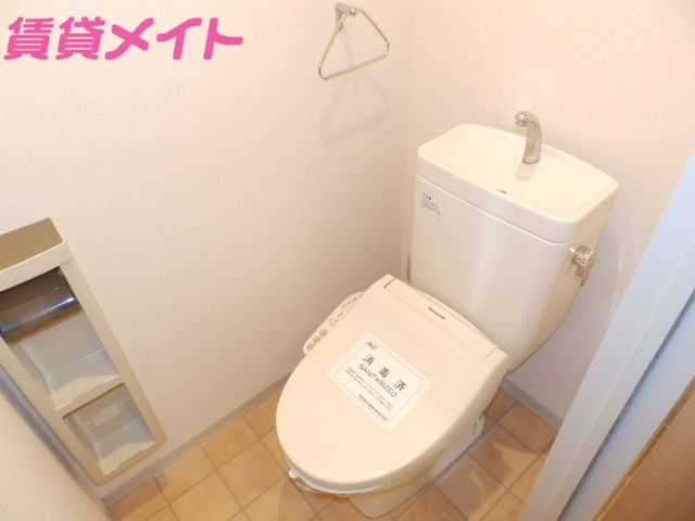 トイレ　同型参考写真