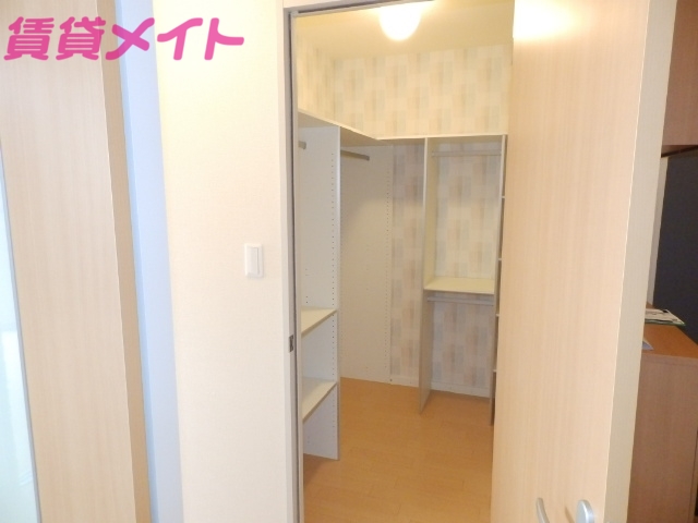 収納　同型参考写真