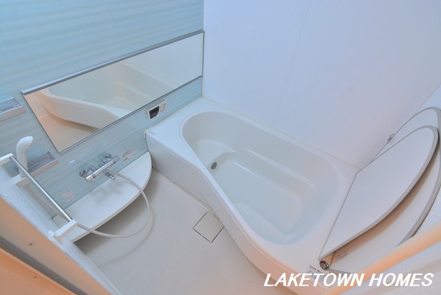 バス・シャワールーム　追い焚き機能付の一坪浴室です。