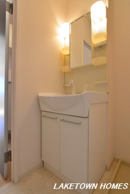 洗面設備　洗髪洗面化粧台です。