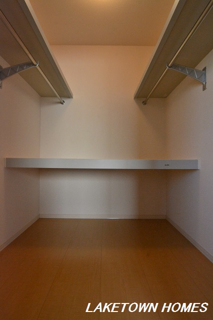 収納　７帖洋室のウォークインクローゼットです。