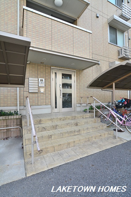 エントランス　オートロック付のエントランスです。