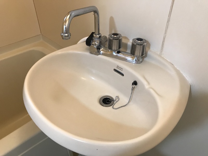 洗面設備　＊別号室の写真となります。