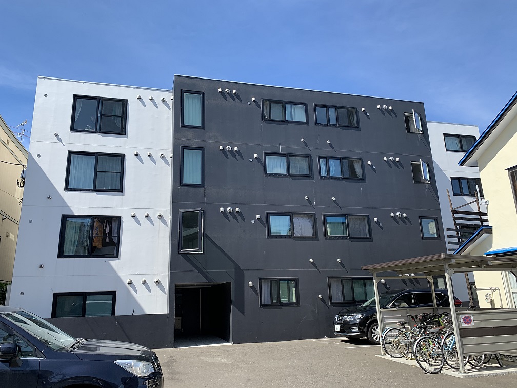 建物外観　敷地内駐車場も空きあります